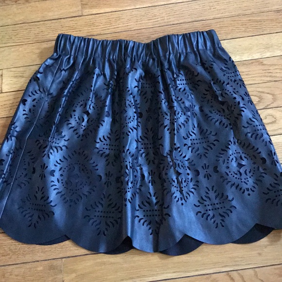 Laser cut leather-like skirt - Picture 1 of 1